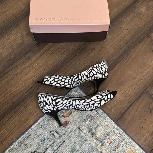 Bandolino open toe Shelley kitten heel black and white size 8 - Picture 4 of 9